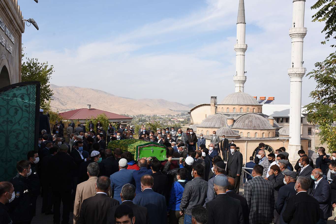 Vefat eden Eski Muş Milletvekili Şeyh Mehmet Emin Seydagil defnedildi Vefat eden Eski Muş Milletvekili Şeyh Mehmet Emin Seydagil defnedildi